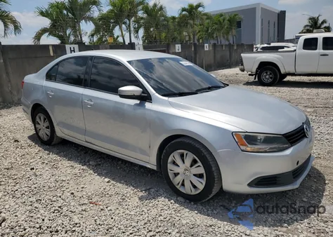 2014 Volkswagen Jetta Se z USA, uszkodzony, nr VIN 3VWD17AJ6EM265473